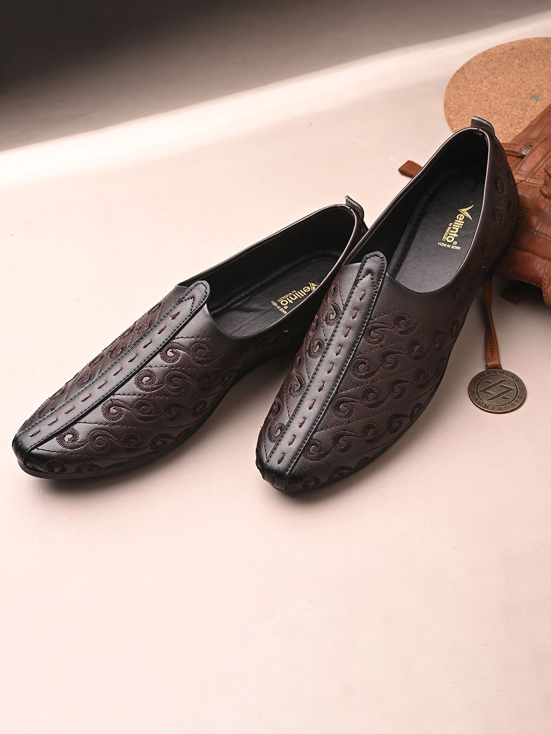 Vellinto Men Lightweight Round Toe Mojaris