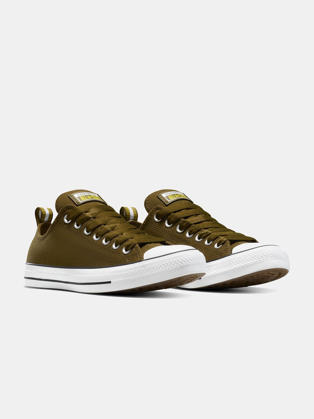 Converse Chuck Classic Unisex Low Top Sneakers