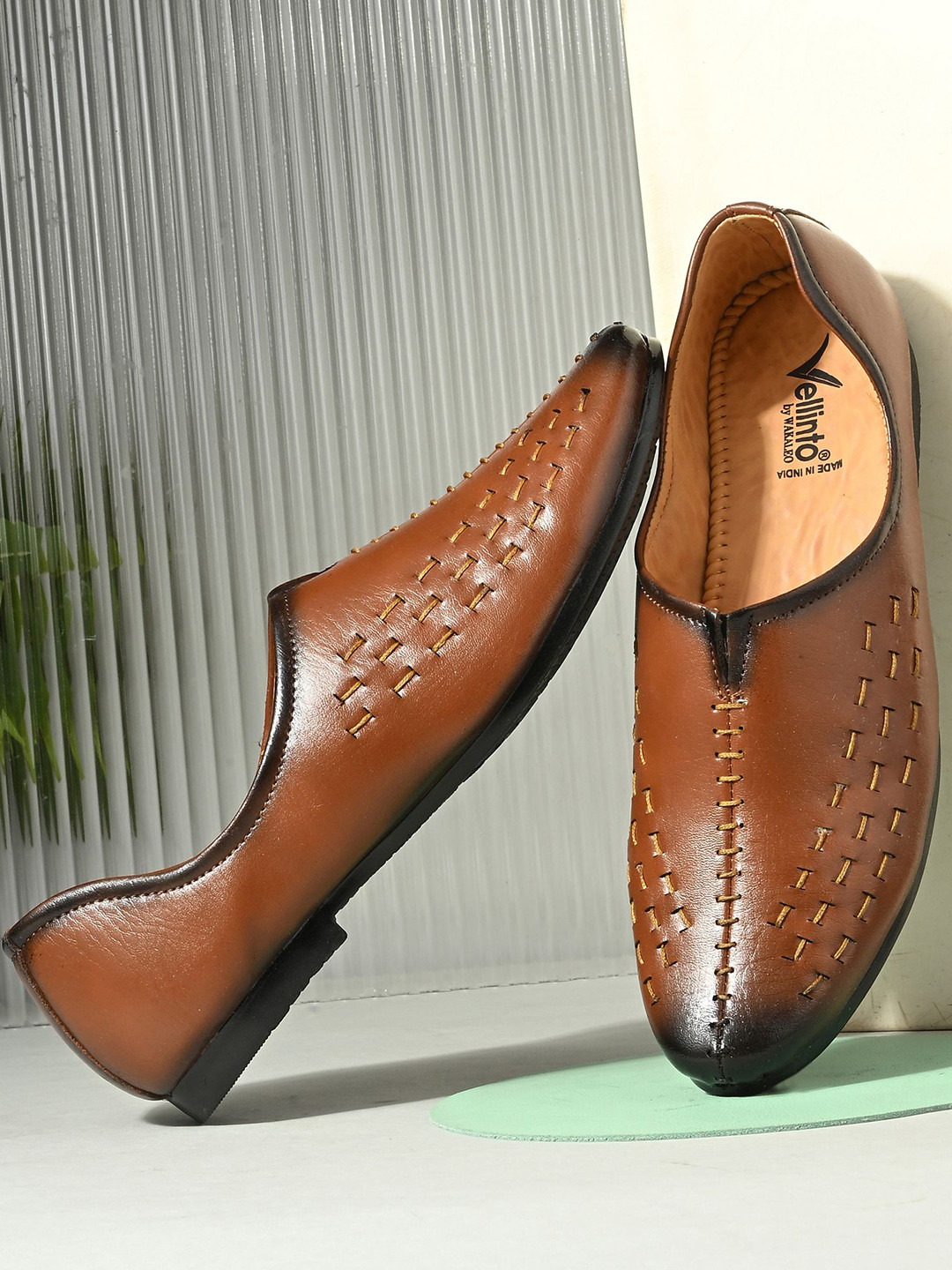 Vellinto Men Traditional Mojari Ethnic Jutti