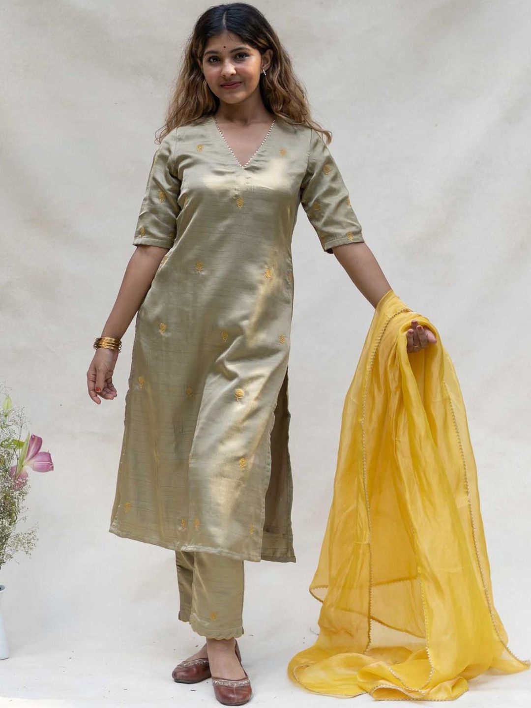 Suta Women Suta Beige Kurta Set