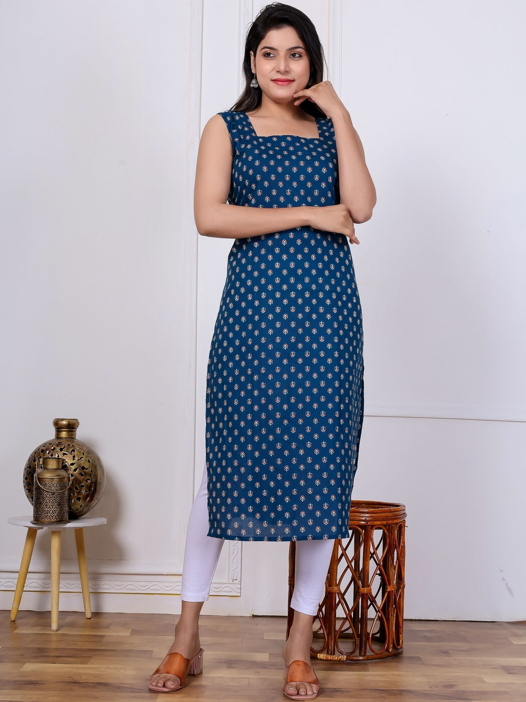 Deeps Fashion Paisley Printed Sleeveless Cotton Straight Kurta