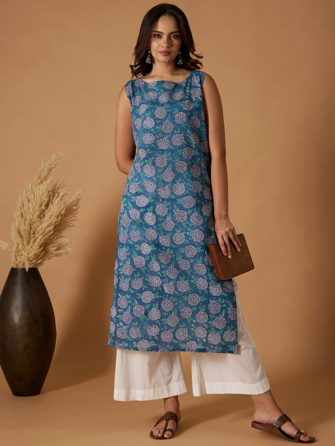 Kaala Teeka Women Floral Printed Round Neck Pure Cotton Handloom Kurti