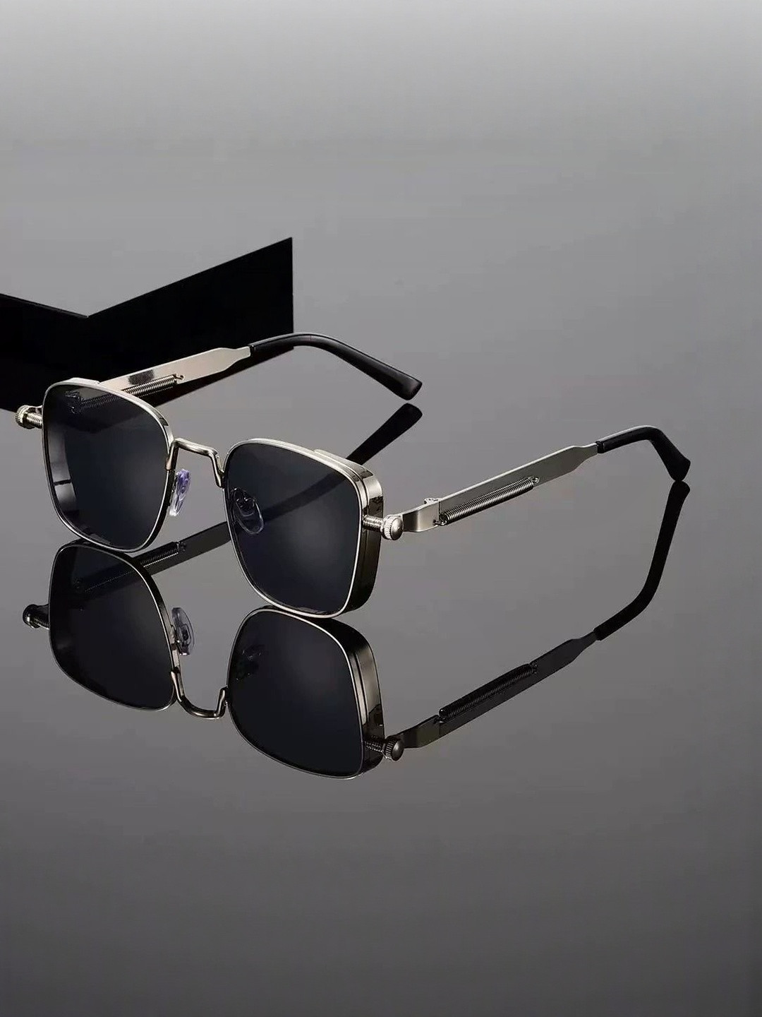 Roadster Unisex Black Casual Metal UV Protected Lens Cateye Sunglasses