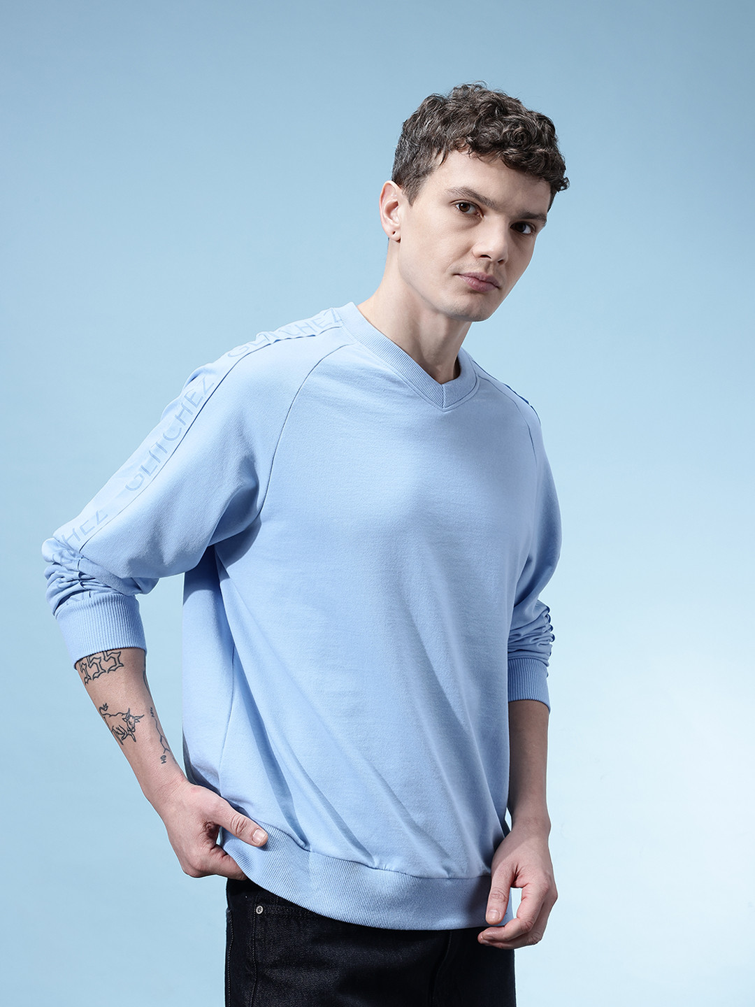 glitchez Brand Logo Printed Raglan-Sleeves Relaxed Fit Terry Sweatshirt