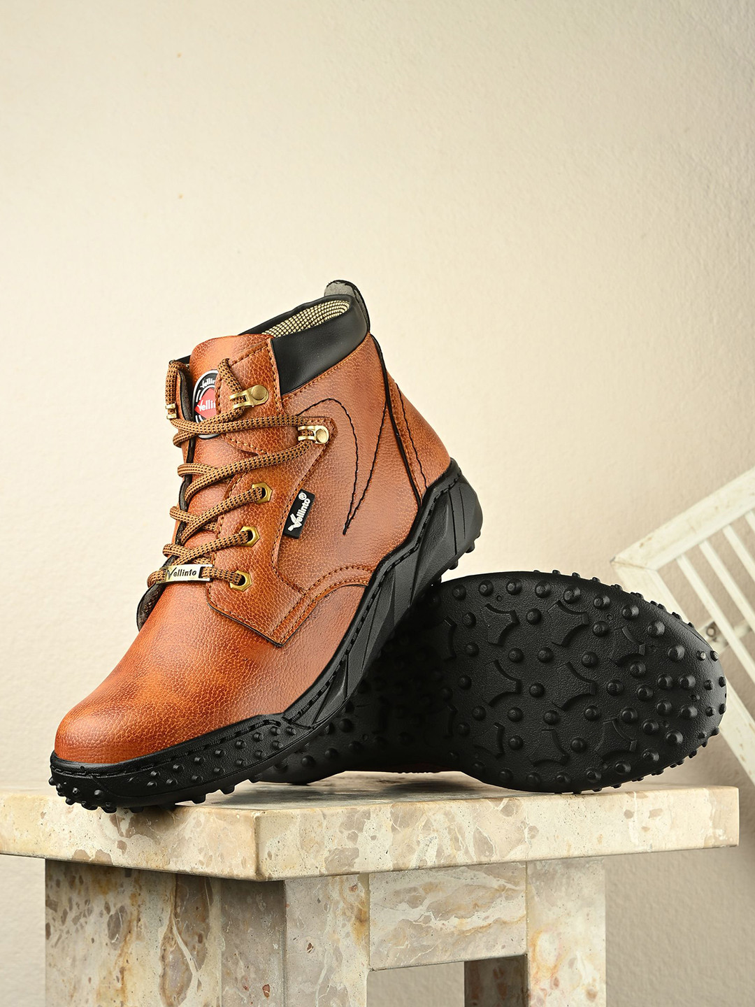 Vellinto Gravix Men Textured Casual Trek Boots