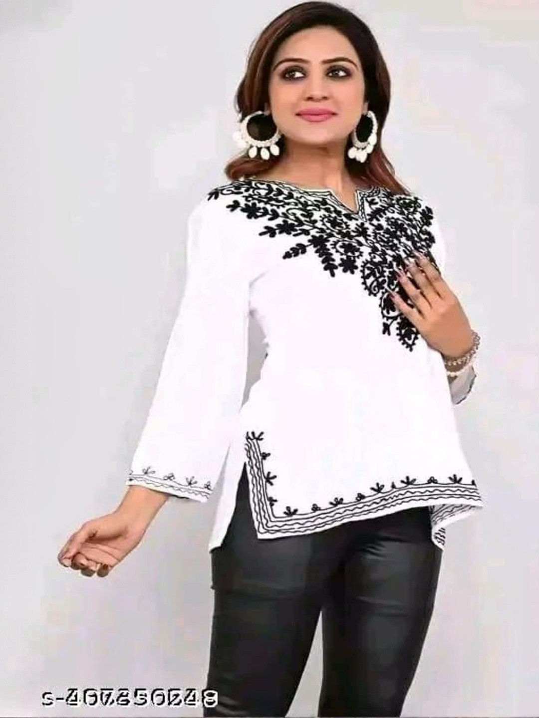 jaiambycreation Ethnic Motifs Embroidered V-Neck Kurti