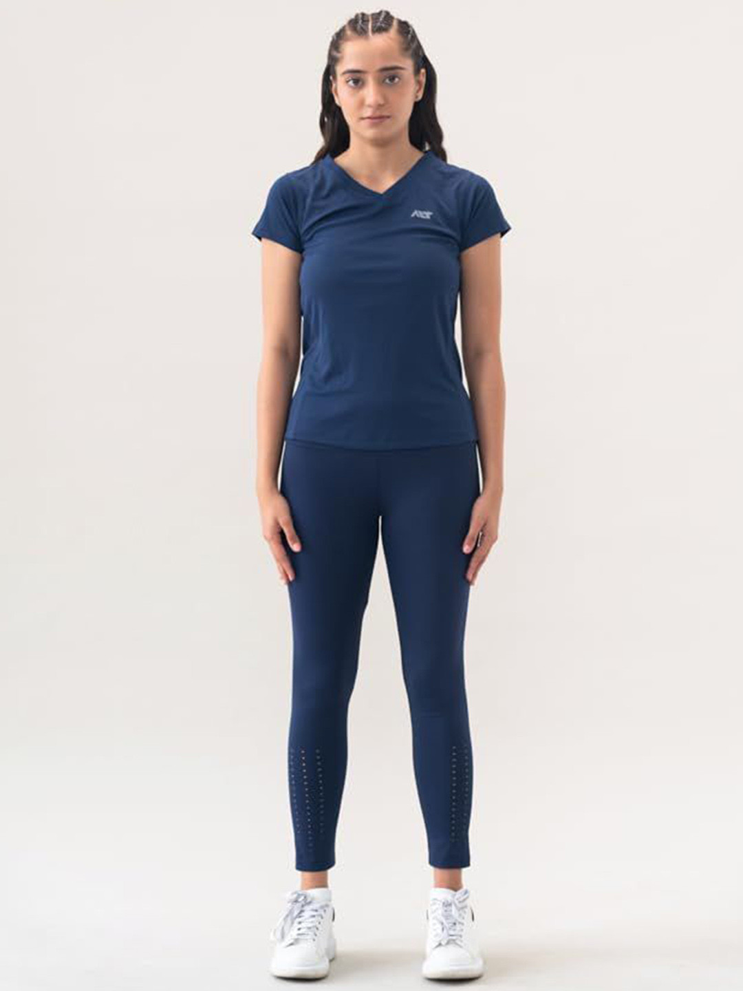 ALT THEALTCULTURE V-Neck T-Shirt With Track Pant