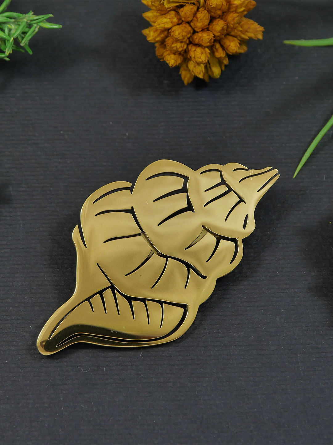 ADORN Stainless Steel Conch Shell Design Pin Minimal Brooch
