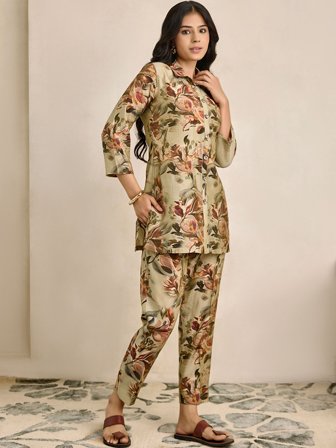 WOMEN PLUS Women Floral Printed Shimmer Silk Co-Ord Set