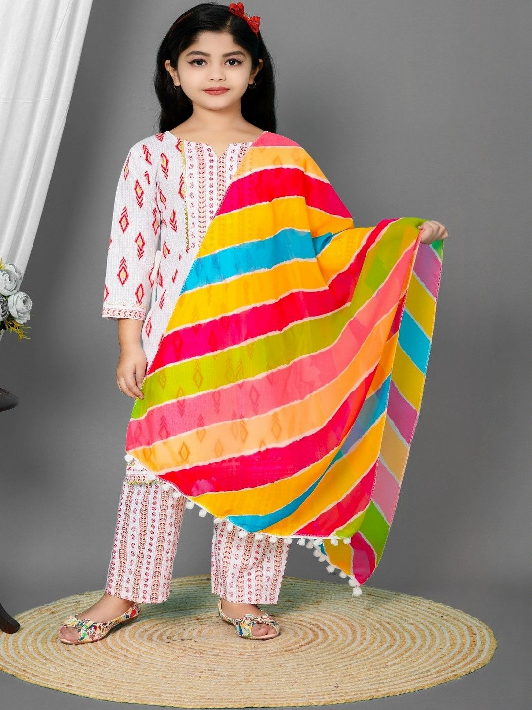 GLAMOUR WORLD GARMENTS Girls Geometric Printed Notch Neck Kurta With Trouser & Dupatta