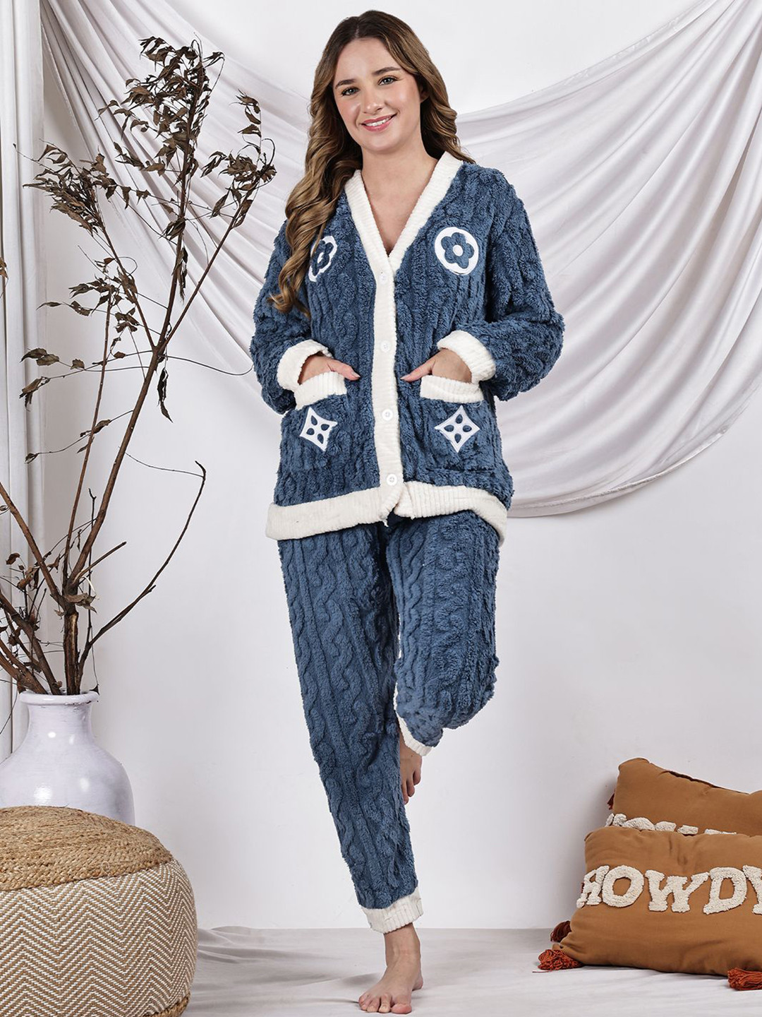 NEUDIS Women Shirt & Pyjamas Woolen Fur Night Suit