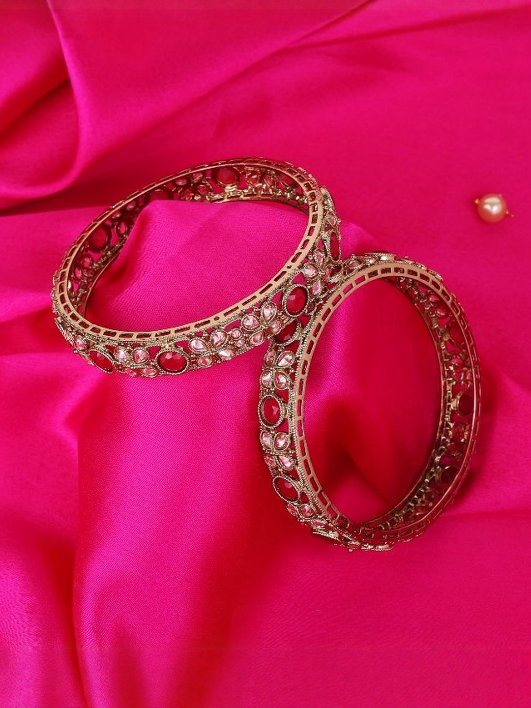 SALONI FASHION JEWELLERY Red Alloy Crystals Bangle