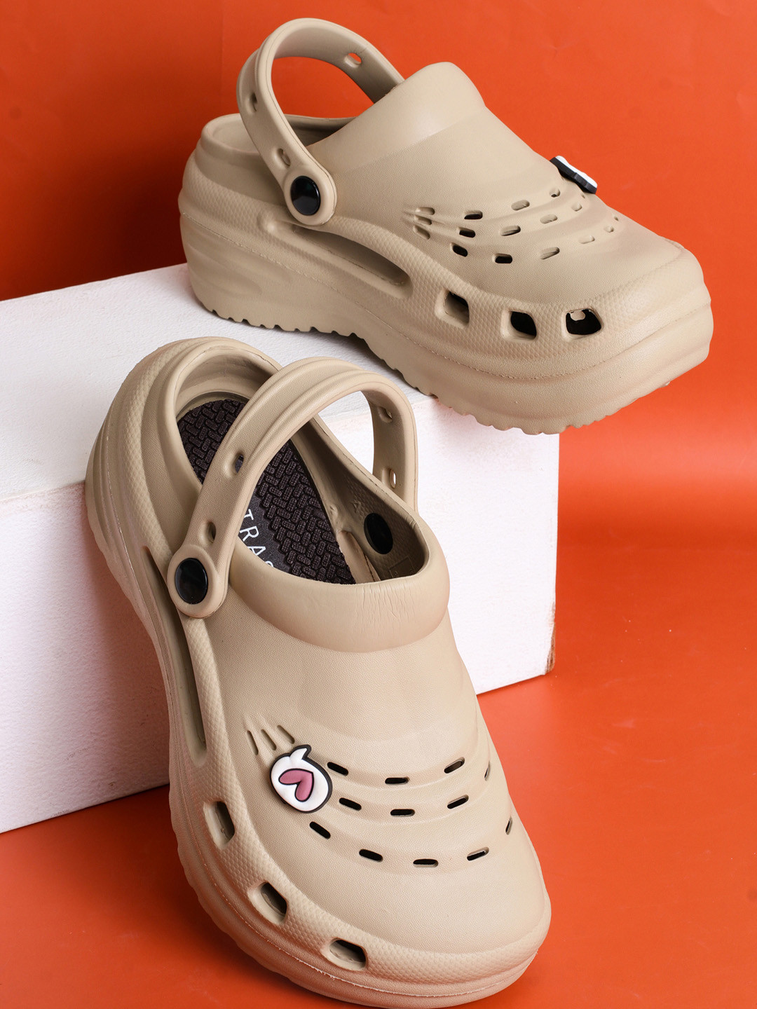 TRASE Nova Women Self Design Clogs