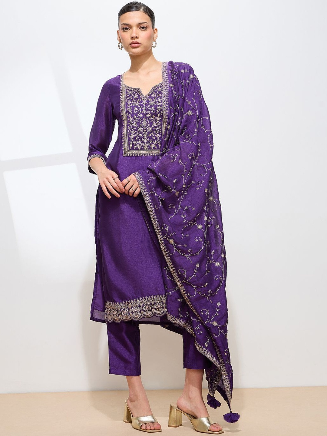 Fourleaf Embroidered Noch Neck Thread Work Straight Kurta With Trousers & Dupatta