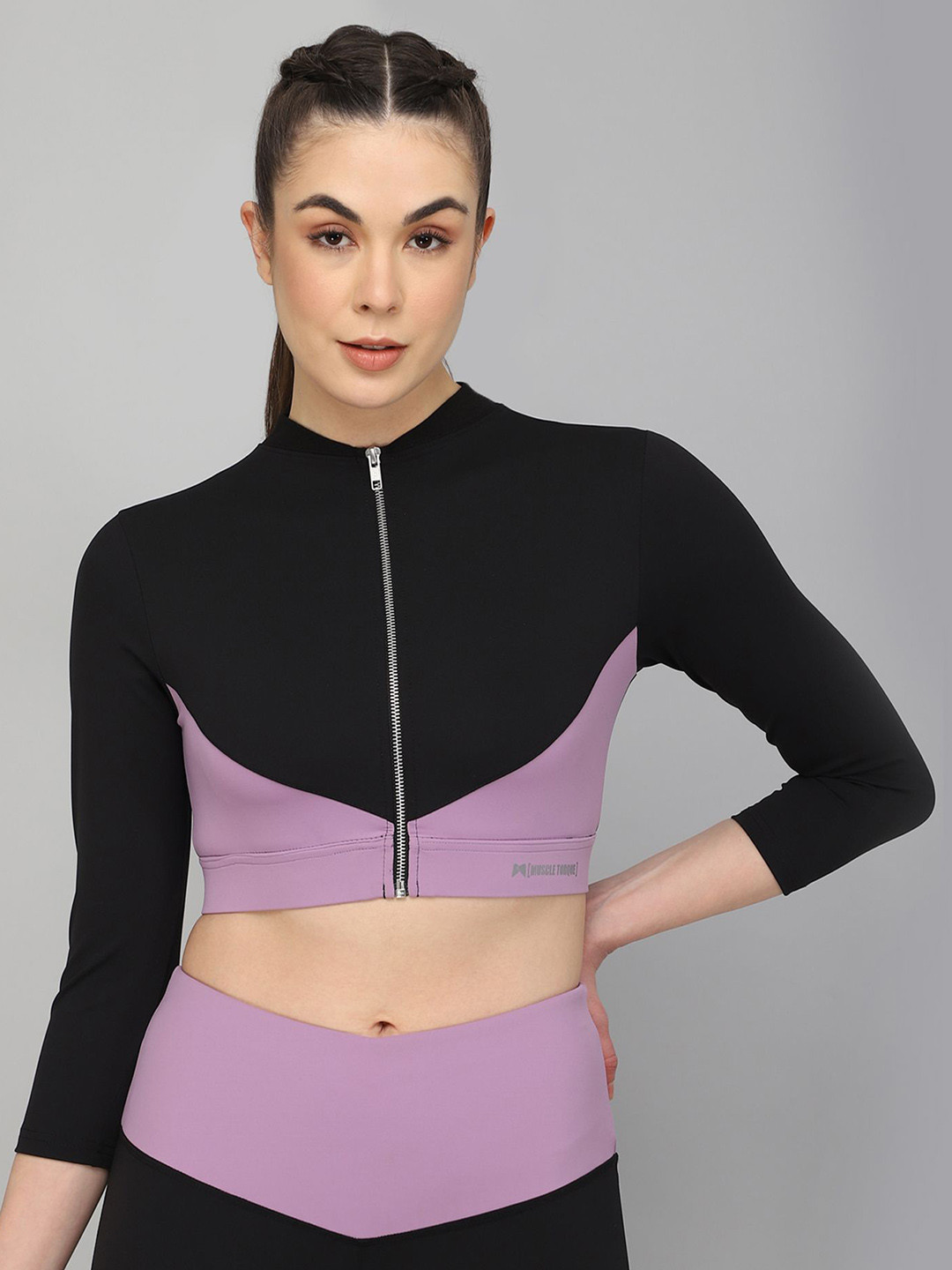 MUSCLE TORQUE Colourblocked High Neck Slim Fit T-shirt