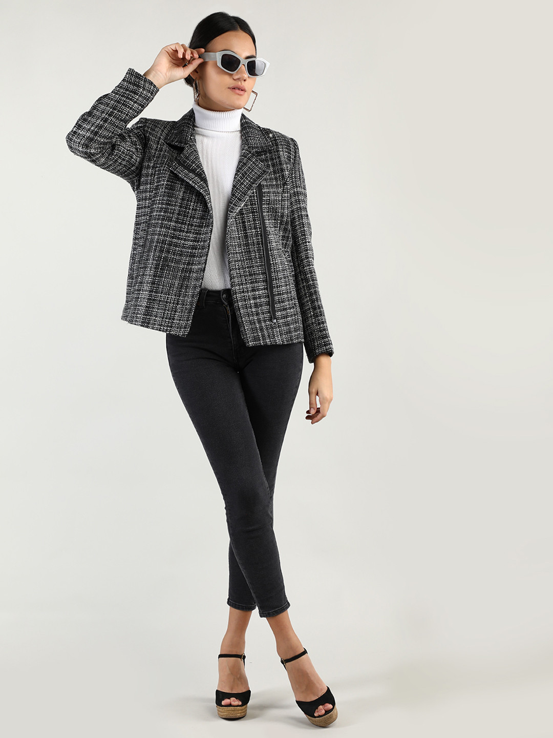 HONNETE Women Grey Checked Trench Coats