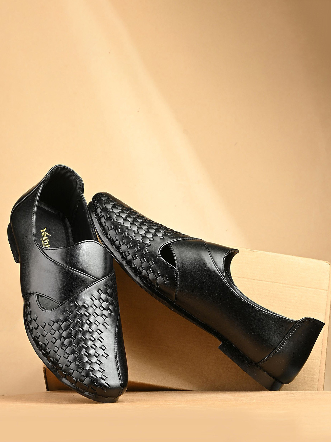 Vellinto Men Rajauri Stylish Mojaris