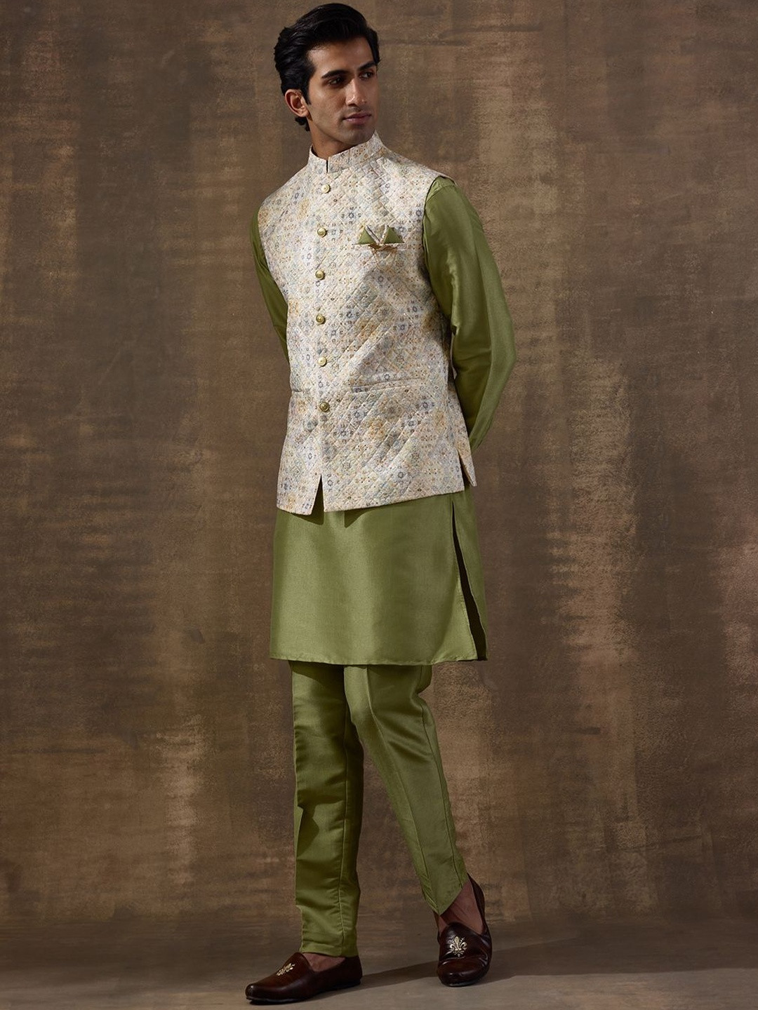 Satwaa Men Mandarin collar Kurta & Trouser With Nehru Jacket