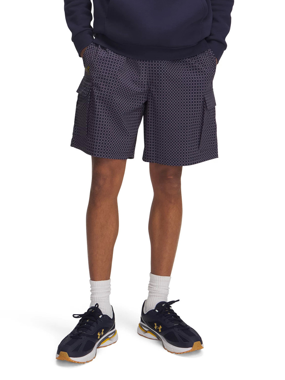 UNDER ARMOUR Men Printed Relaxed-Fit Holiday Vibe Cargo Shorts