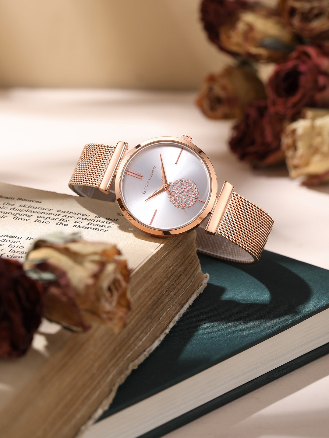 GIORDANO Women Silver-Toned  Bracelet Style Straps Analogue Watch GD-4066-22