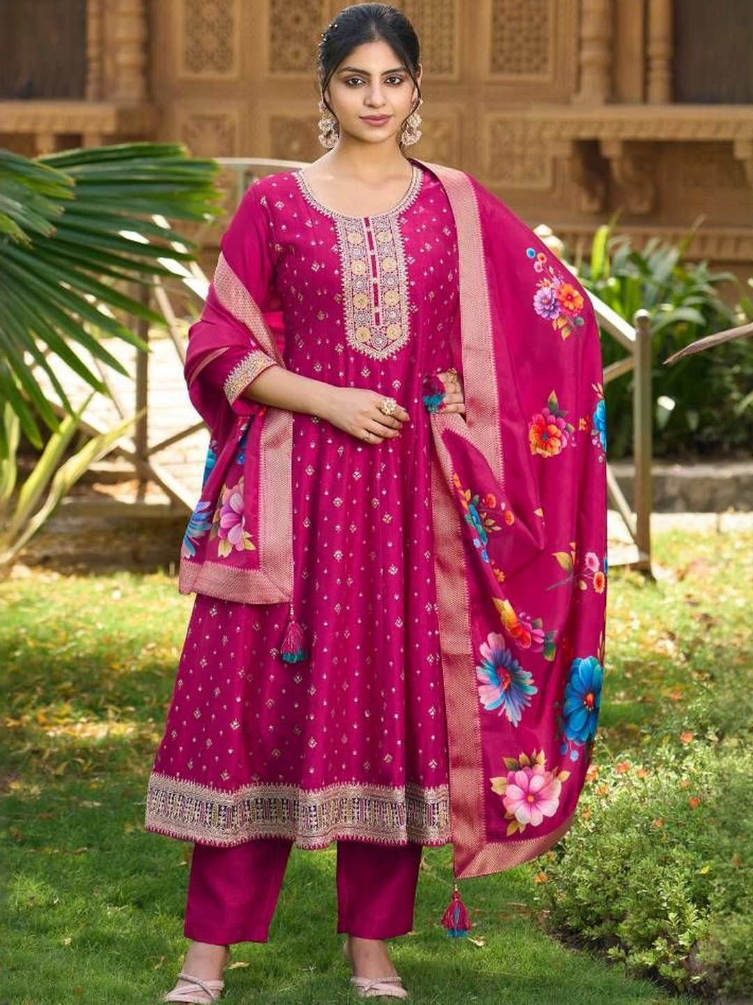 DAATAR Women Floral Embroidered Regular Kurta With Trousers & Dupatta