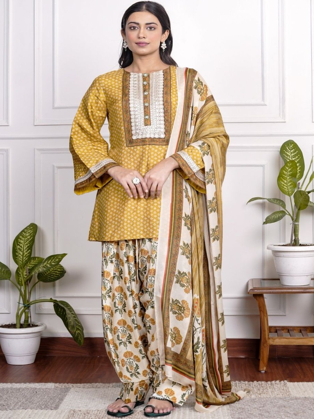 House of Surkh Ethnic Motifs Printed Bell Sleeves Kurta With Patiala & Dupatta