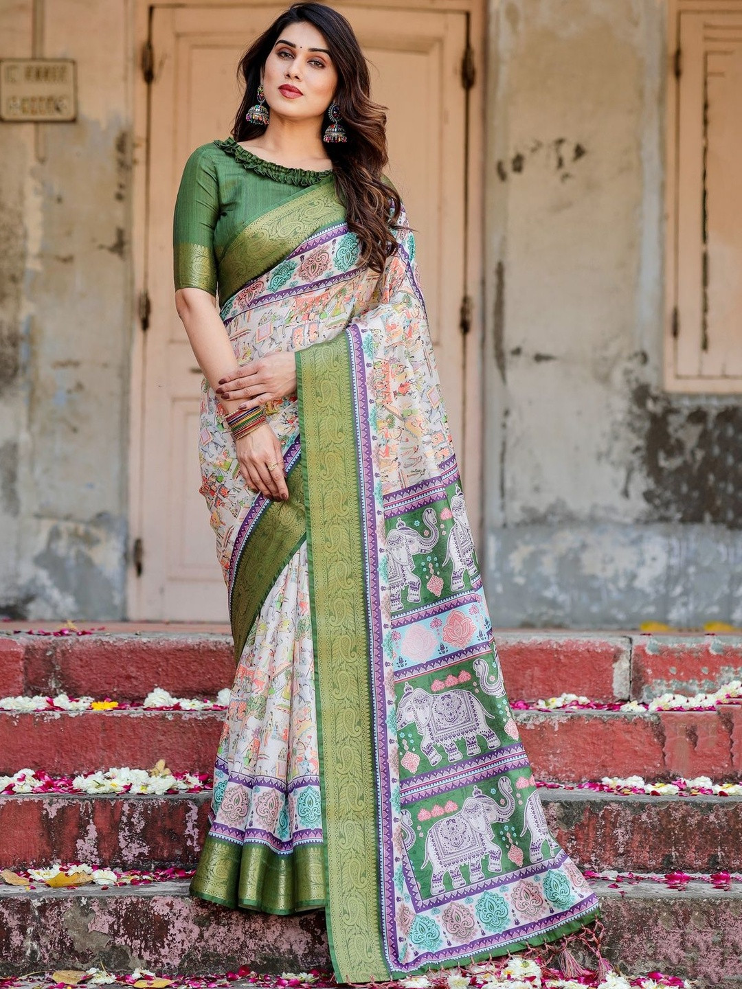 MAHARANI COUTURE Ethnic Motifis Zari Banarasi Saree
