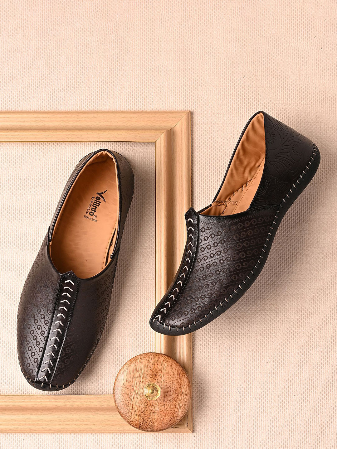 Vellinto SUTRA Men Textured Round Toe Lightweight Slip On Mojaris