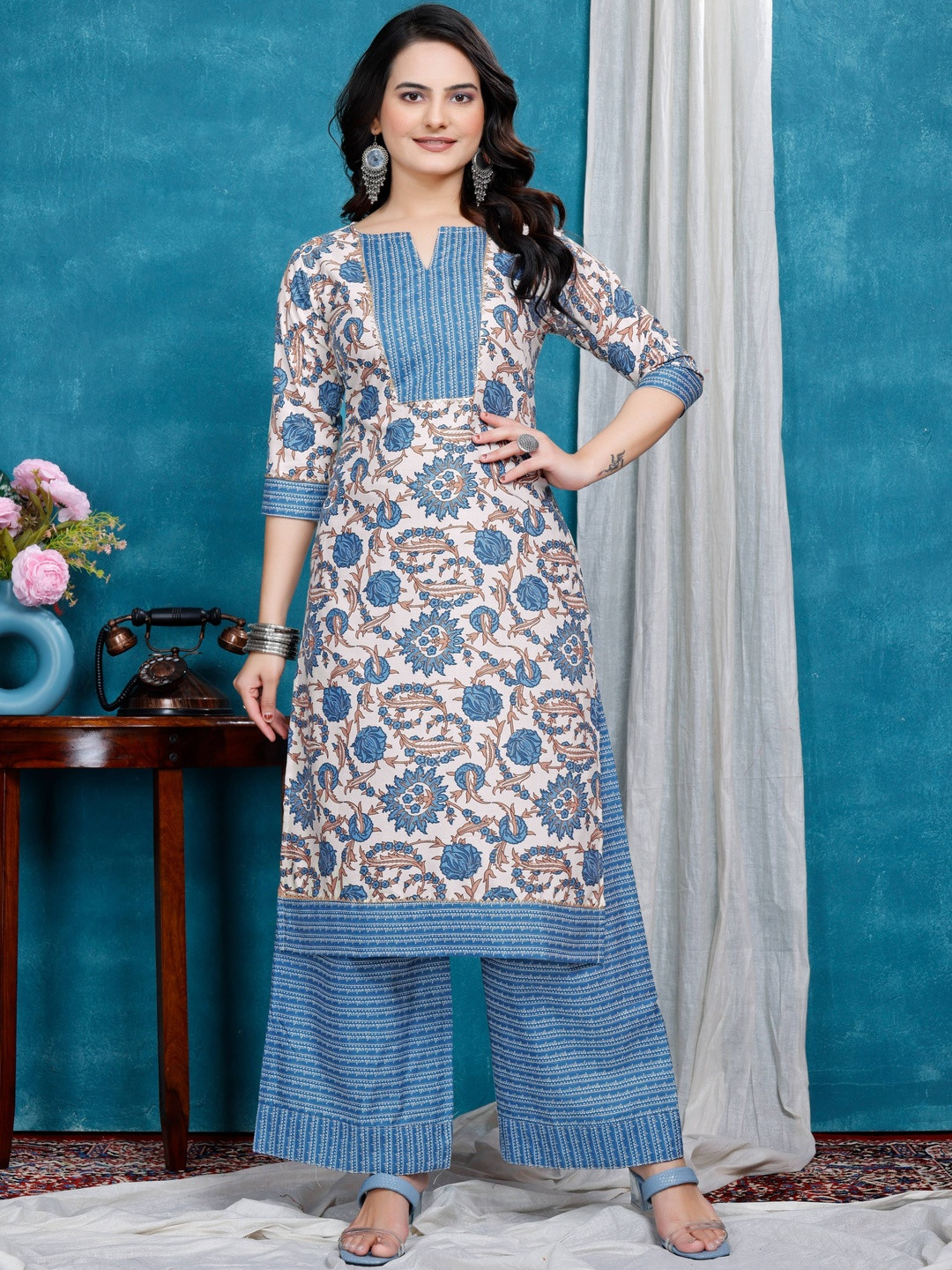 ZELZIS Women Blue & White Floral Printed Pure Cotton Kurta with Palazzos