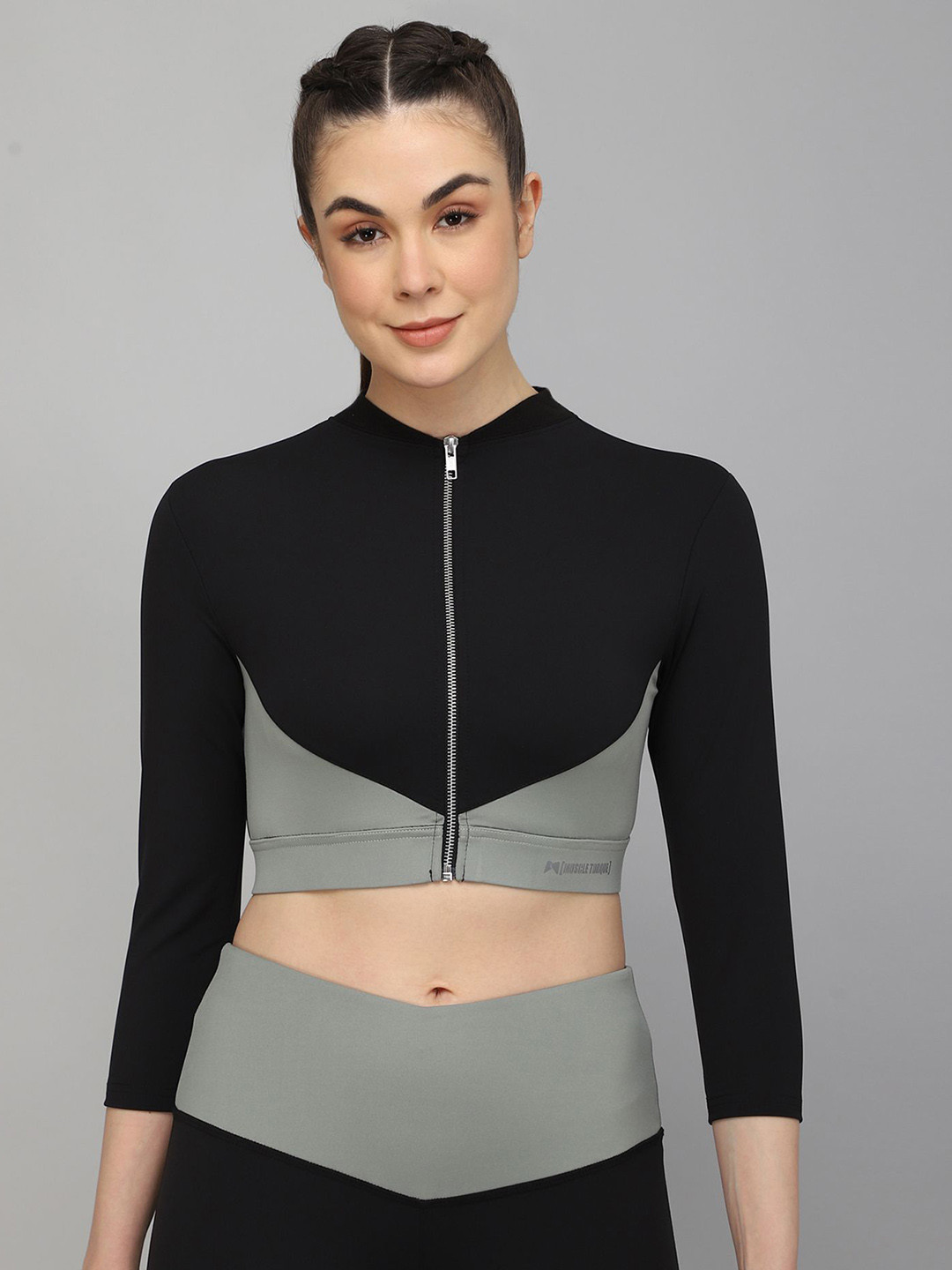 MUSCLE TORQUE Colourblocked High Neck Slim Fit T-shirt