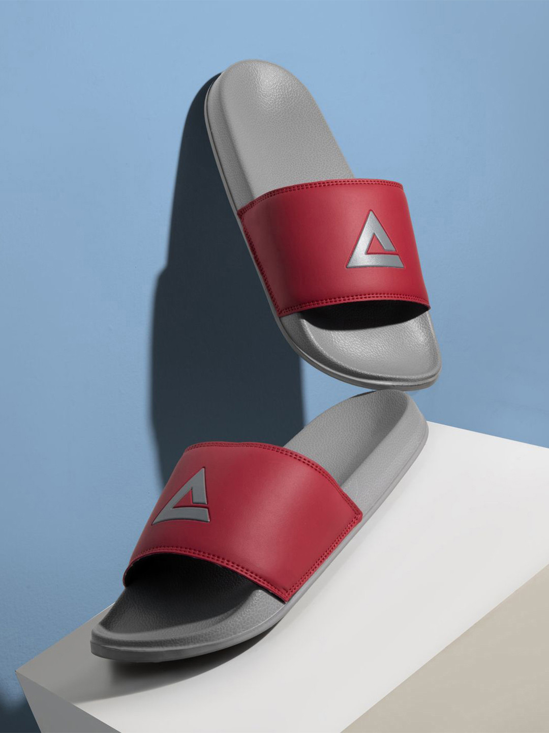 ARVAN Men Colourblocked Batman Sliders