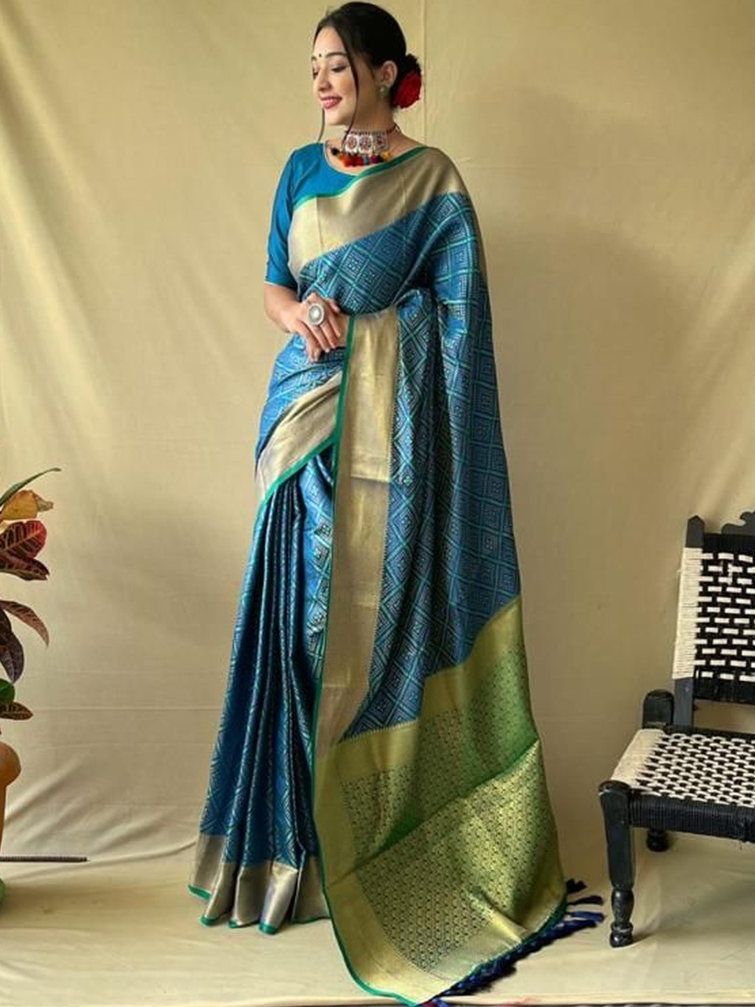 Durga Textile Bandhani Woven Design Zari Patola Saree