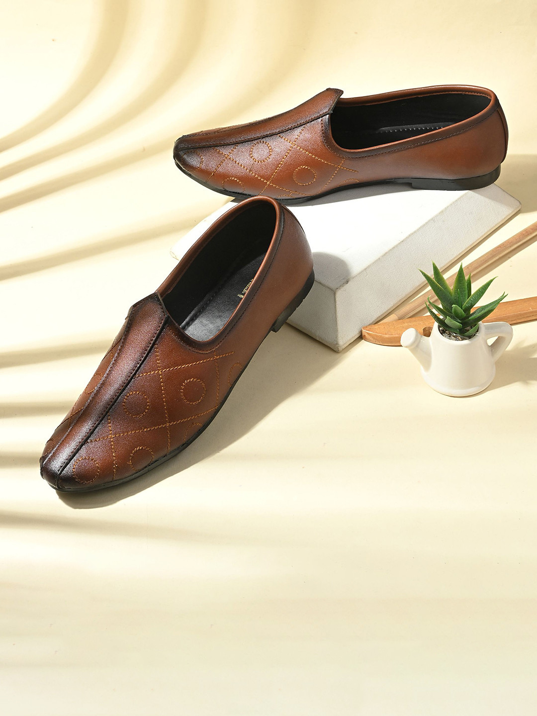 Vellinto BANAJARA Men Lightweight Ethnic Mojaris