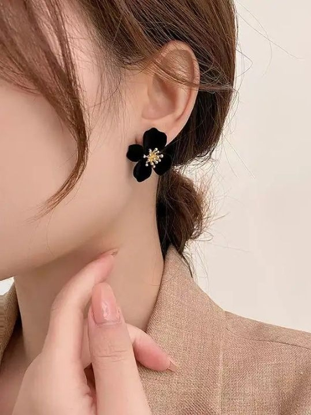 CIKIT Women Floral Shaped Antique Post and Back Closure Alloy Studs