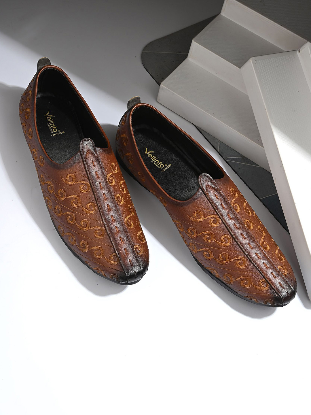 Vellinto RIWAAJ Men Ethnic Slip On Mojaris