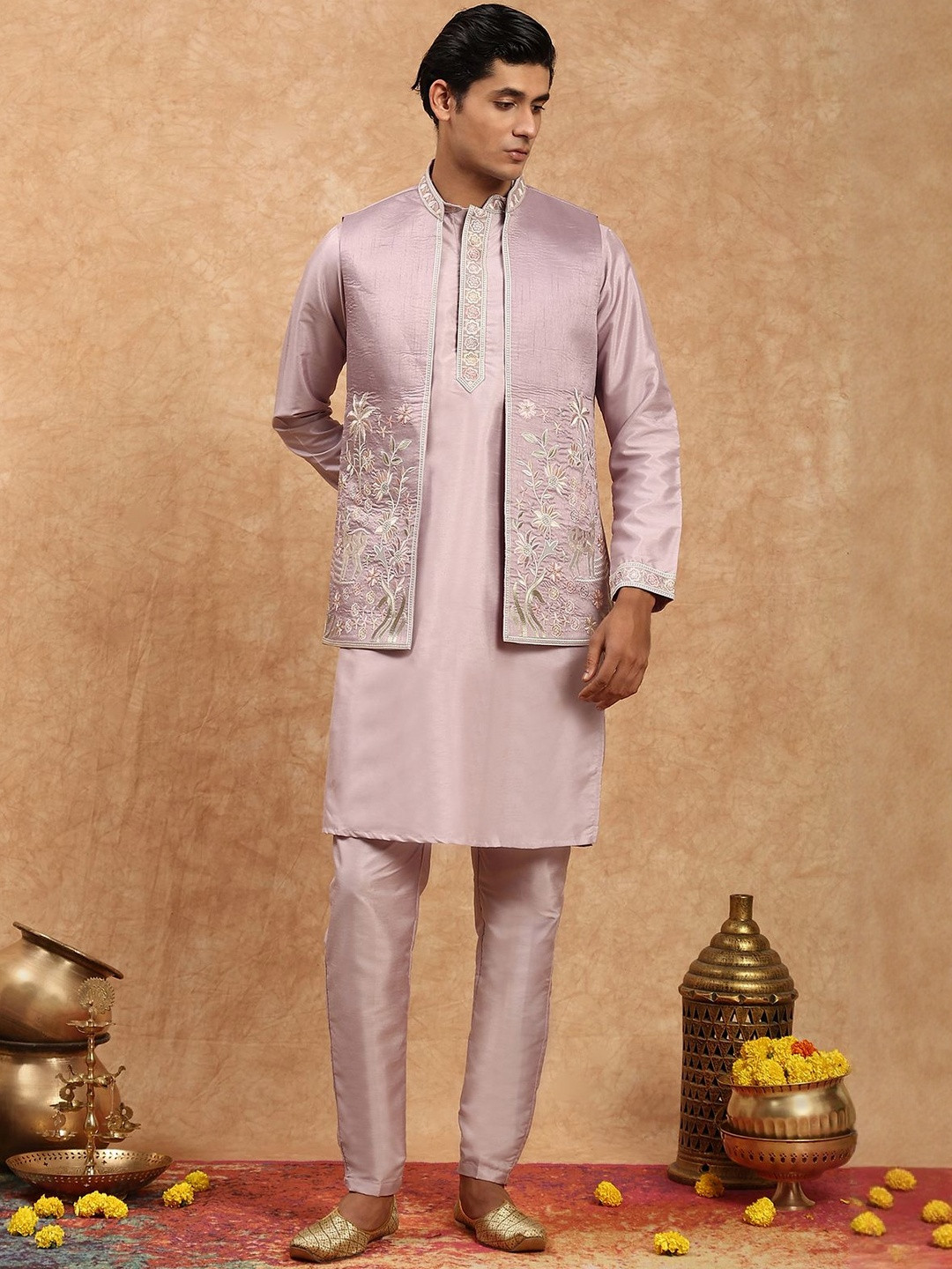 SOURAGYA Men Solid Kurta & Floral Embroidered Jacket With Pant