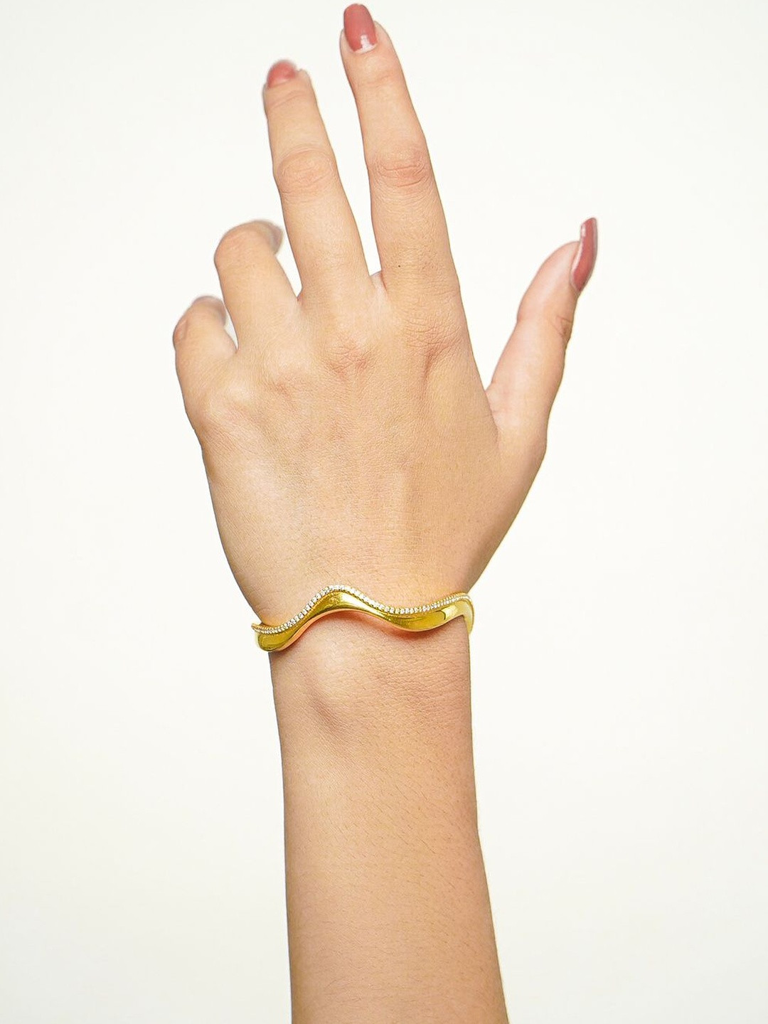 Mitali Jain 925 Sterling Silver Artificial Stones Studded River Cuff Bracelet