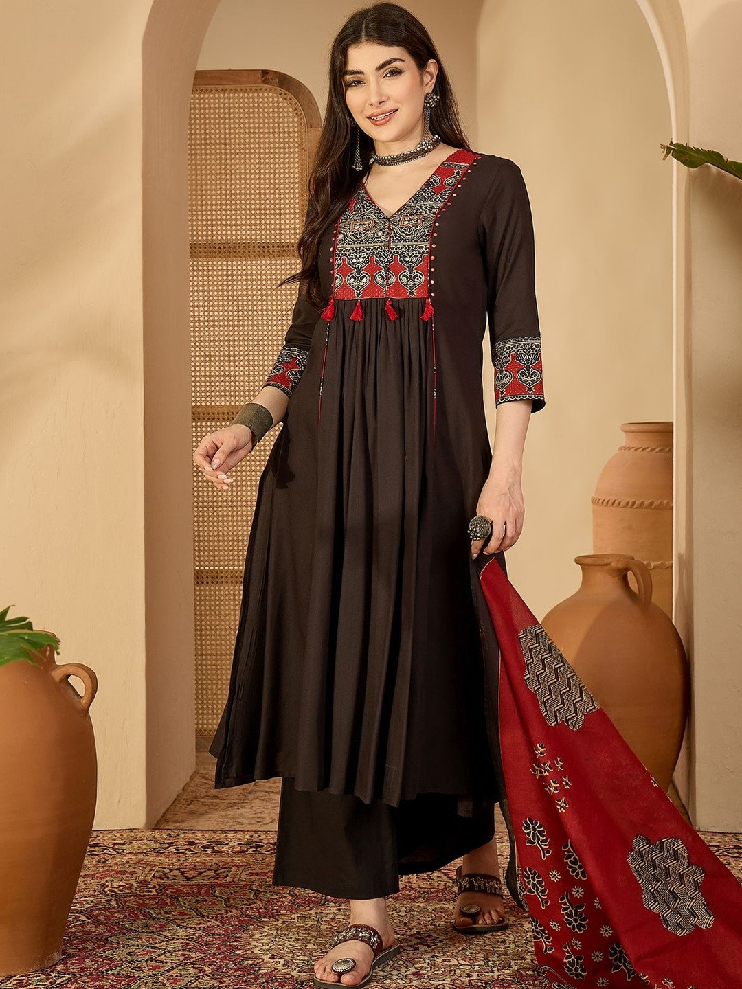 KIMAYRA Ethnic Motifs Embroidered Empire Thread Work Kurta With Palazzos & Dupatta