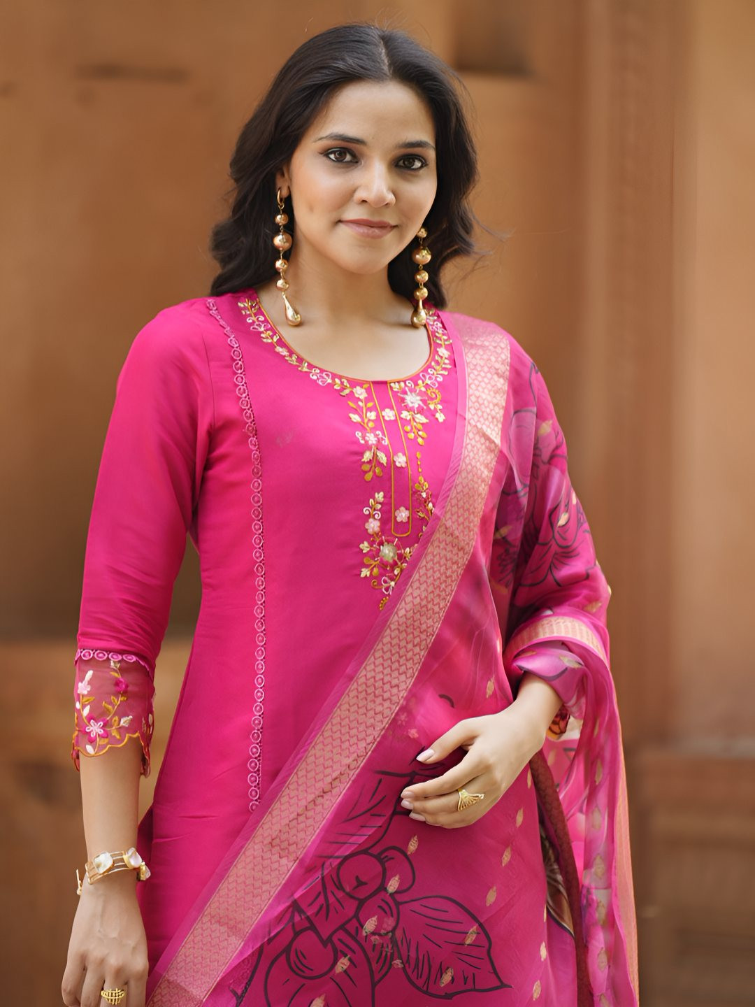 VredeVogel Women Floral Embroidered Regular Thread Work Roman Silk Kurta Set With Dupatta