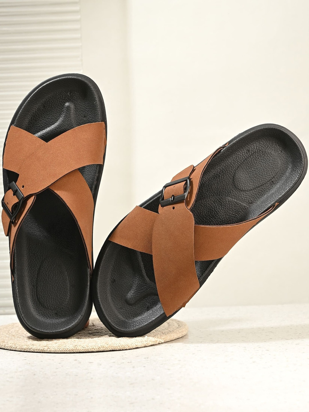 Men Buckles Ornamentation Cross Belt Open Toe Flats