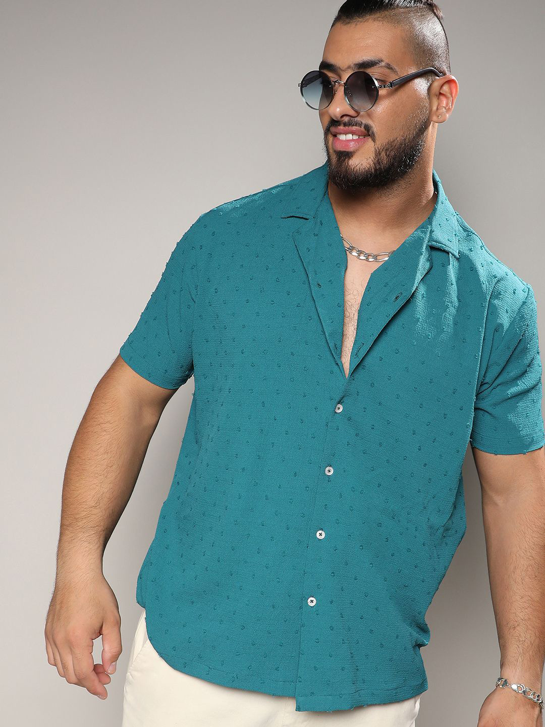 Instafab Plus Self Design Spread Collar Short Sleeves Shirt