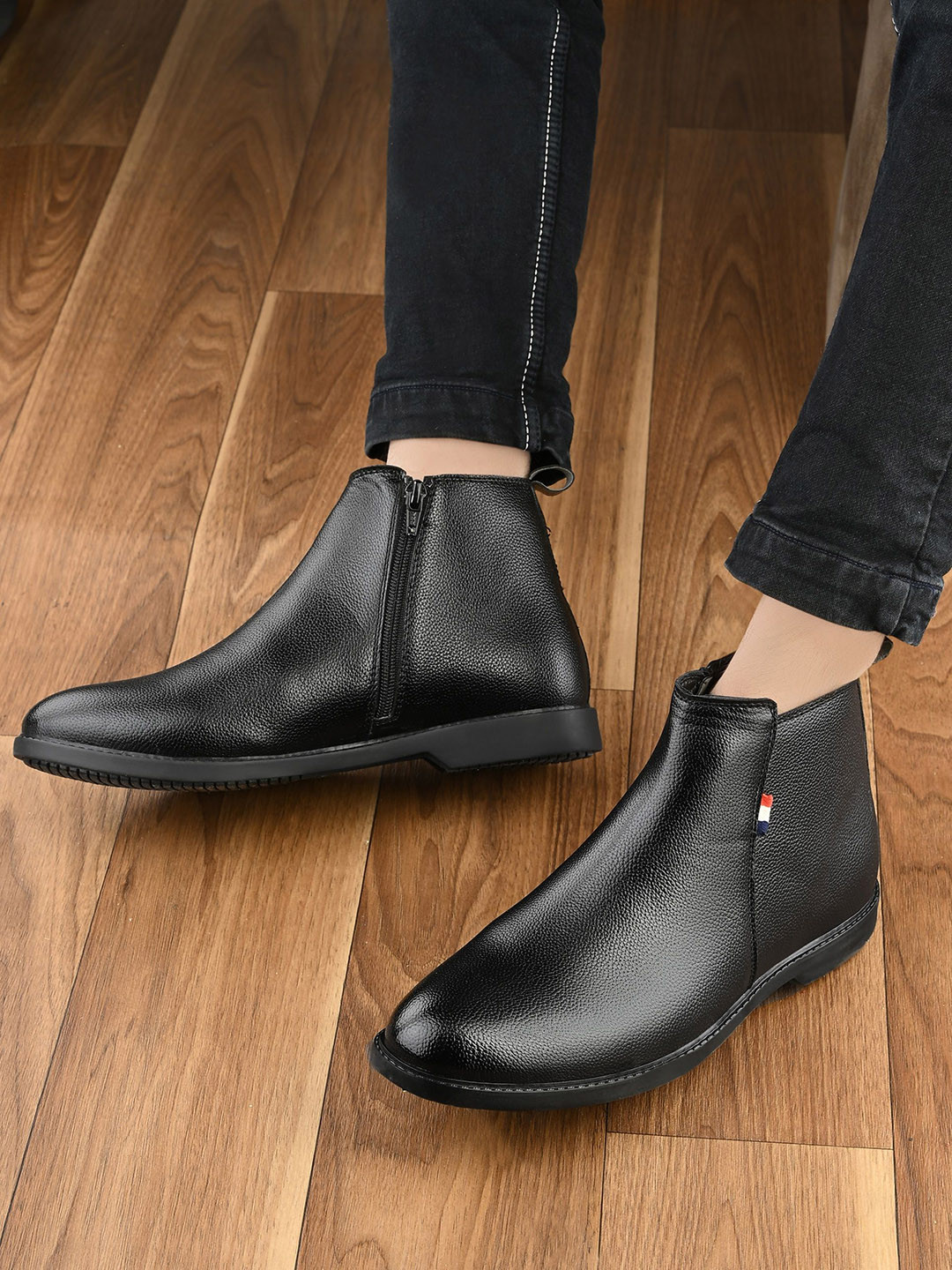 knoos Textured Chelsea Boots