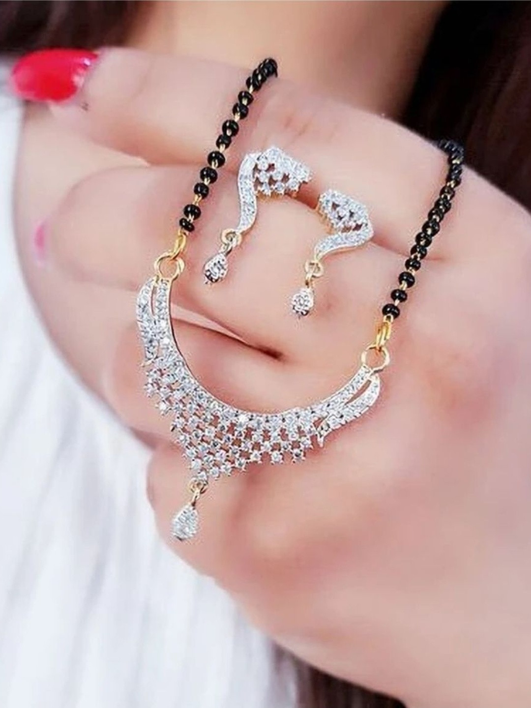 Arjun Traders Artificial Stones Studded & Beaded Mangalsutra