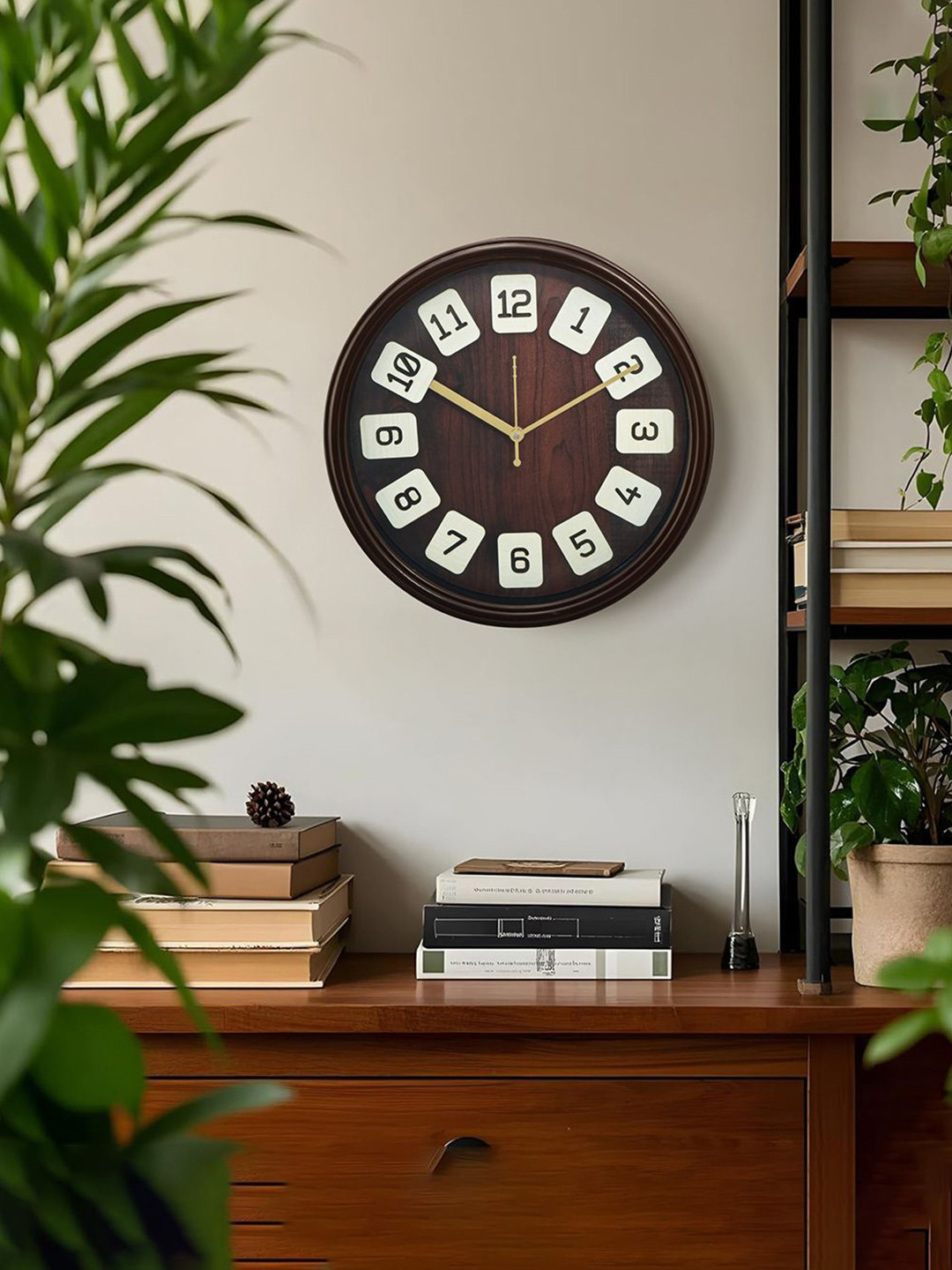 Kuber Industries Brown & White Printed Round Shaped Wall Clock