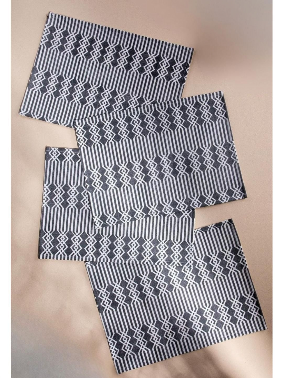 FREEDOM TREE Mansara White & Black 4 Pieces Printed Pure Cotton Table Placemats