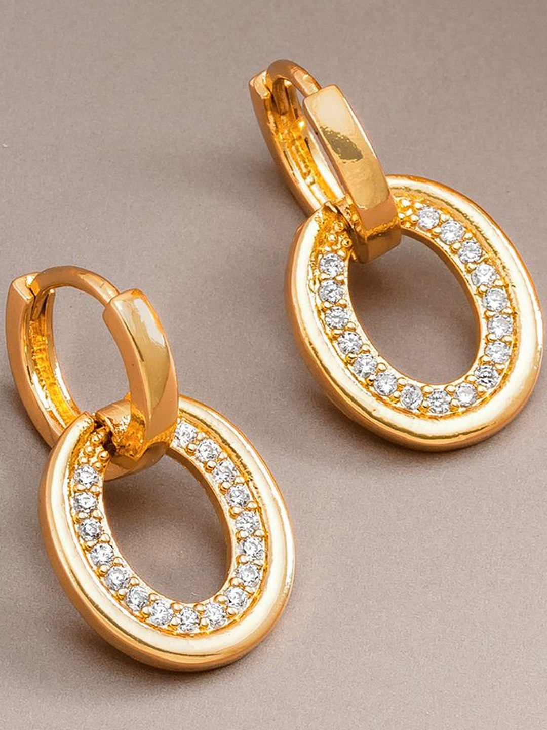 DressBerry Women Gold Plated Oval Shape Earrings