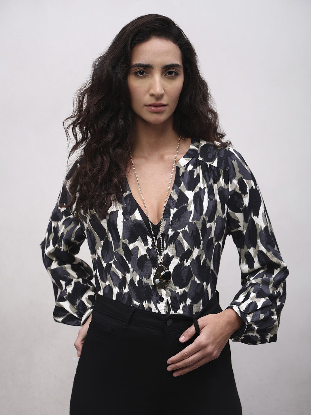 Vero Moda Fanini Abstract Printed Regular Fit Casual Shirt