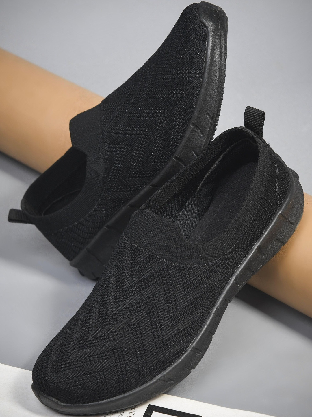 PU-PINE Women Black Mesh Slip-On Running Sport Shoes