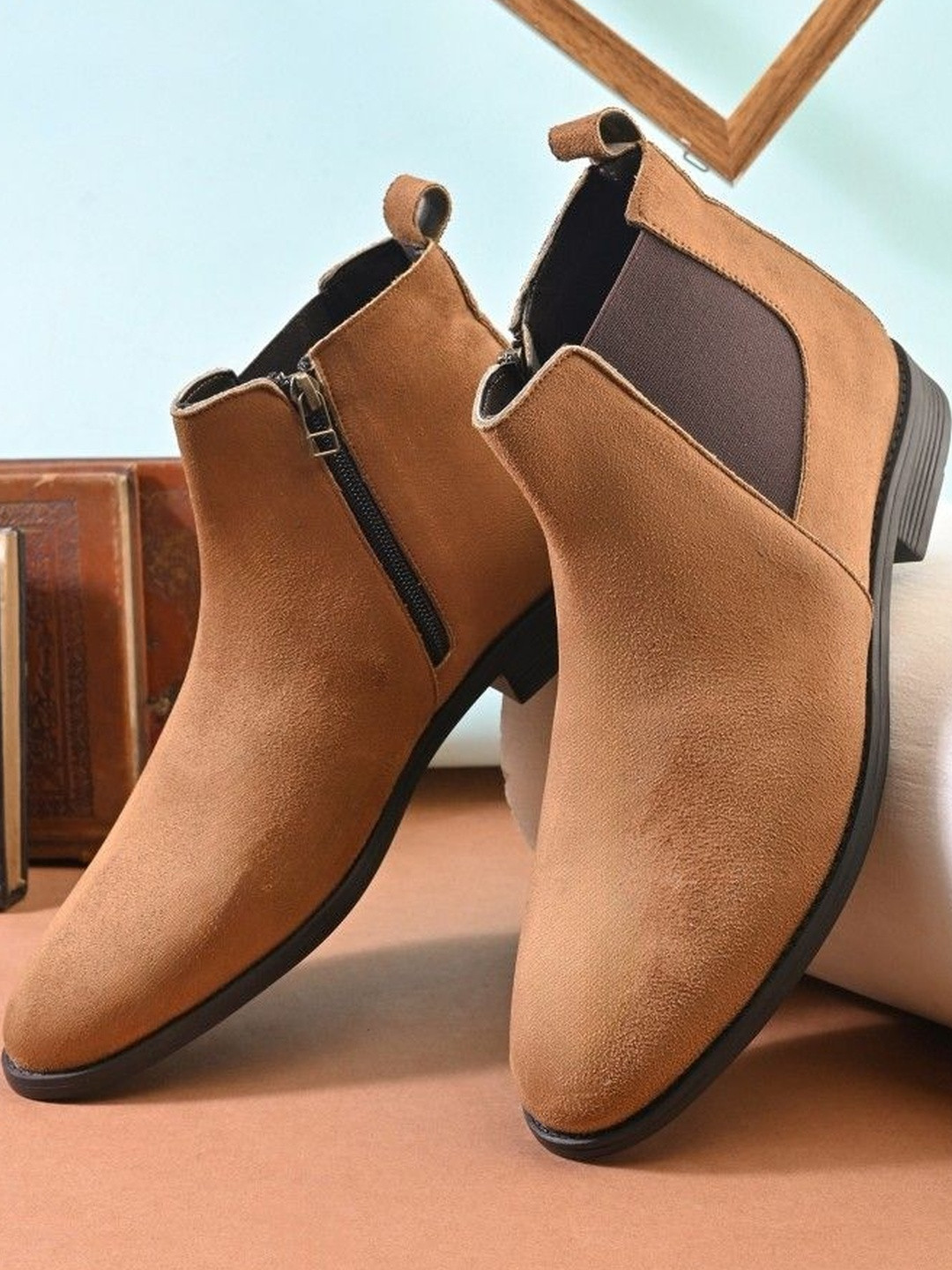 Roadster Men Beige Solid Side Chain Chelsea Suede Boots