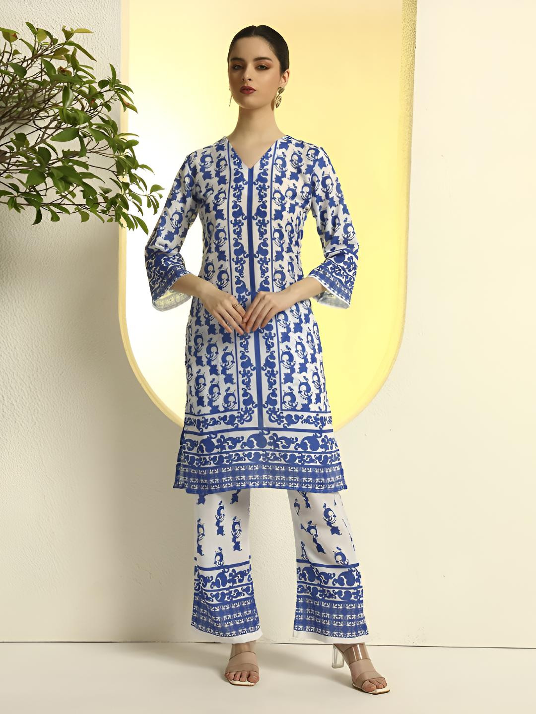 DAARI Ethnic Motifs Printed V-Neck Straight Kurta With Trousers